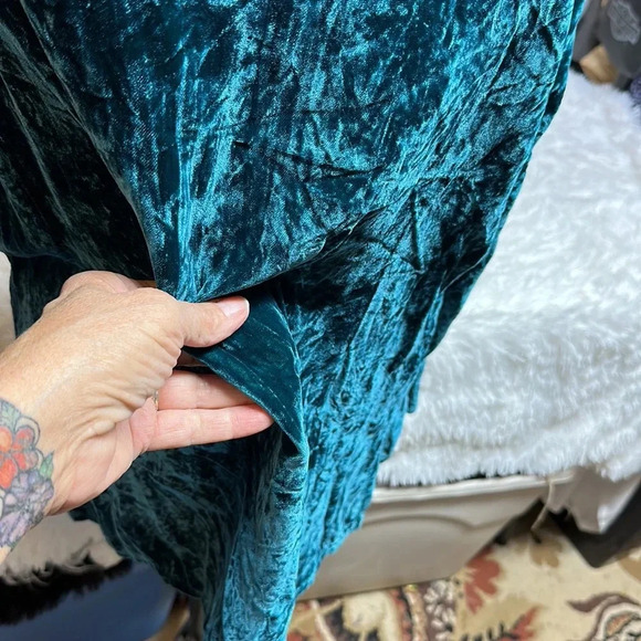 Vintage M Designs by Martin McCrea Blue- Green Crushed Velvet Top - Picture 3 of 9